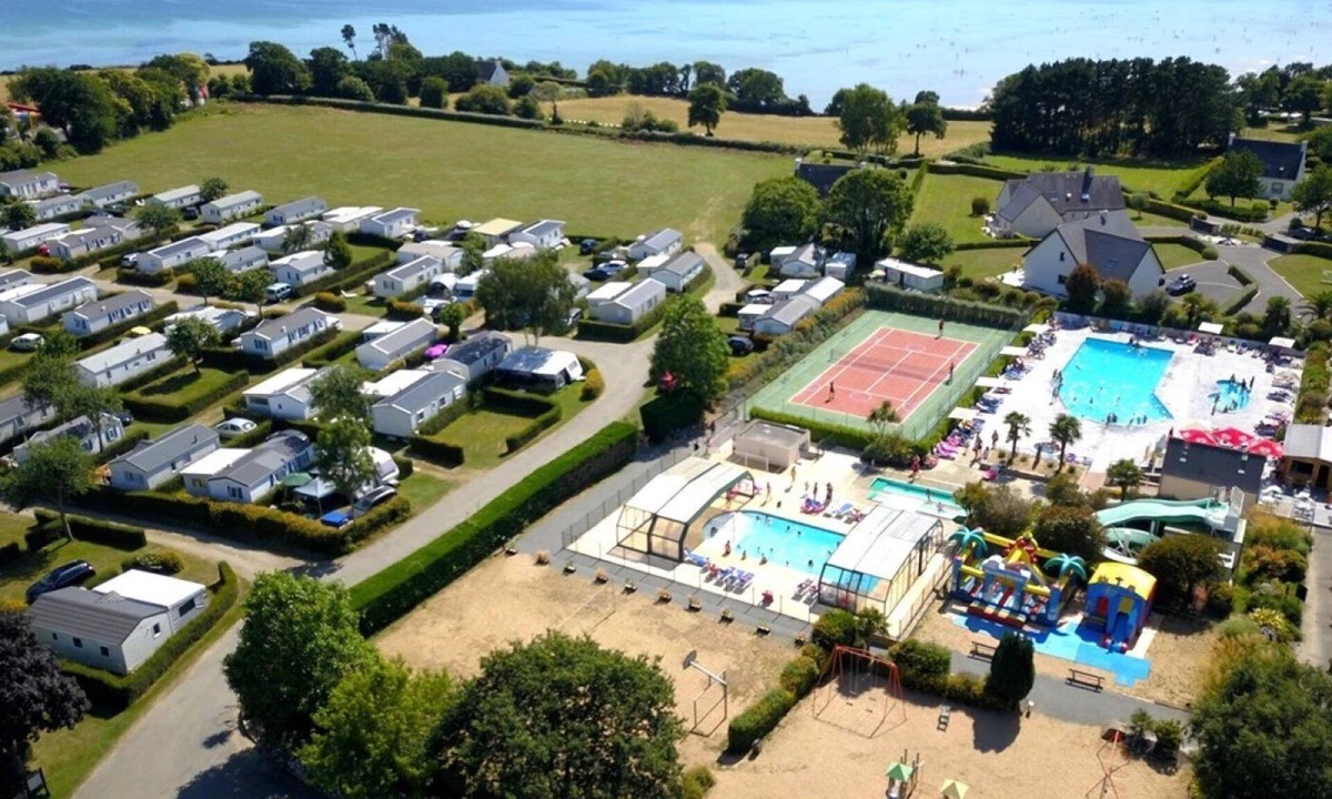 La Foret-Fouesnant House | ZEcamping 4* animé 500m plage piscine couverte locatif TV BBQ 32m2