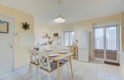 Saint-Benoit-des-Ondes Apartment | Apartment 'Grain De Vanille' with Private Terrace and Wi-Fi