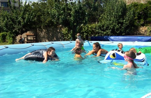 Prat RV Rental | Holiday farm; 3 gites & 8 fixed tents, spacious, comfortable, child friendly