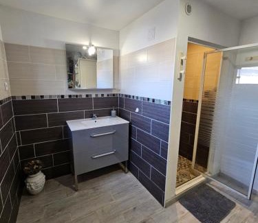 Lanrelas Apartment | Spacieux T3 en Centre Bretagne