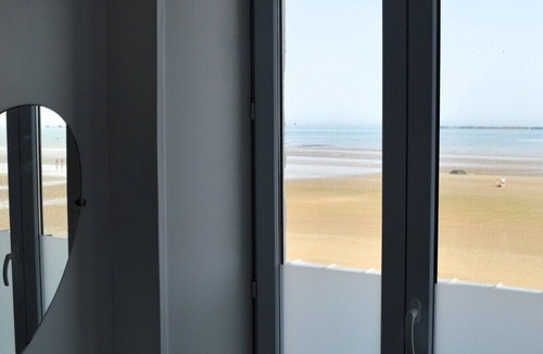 Arromanches-les-Bains Apartment | À L'est - Studio vue mer sur la Digue