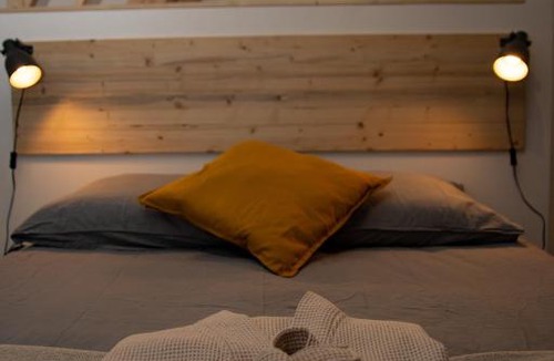 Villedieu-les-Poeles Apartment | Ô COSY , DUPLEX, JACUZZI, TERRASSE.