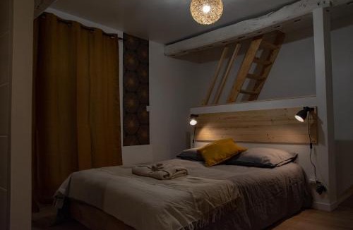 Villedieu-les-Poeles Apartment | Ô COSY , DUPLEX, JACUZZI, TERRASSE.