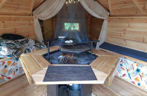 Renac House | 1 Bed Cabin - Sleeps 4 - Pets - Lake - Wifi