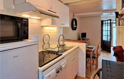 Grandcamp-Maisy Apartment | 1 Bedroom Awesome Apartment In Grandcamp-Maisy