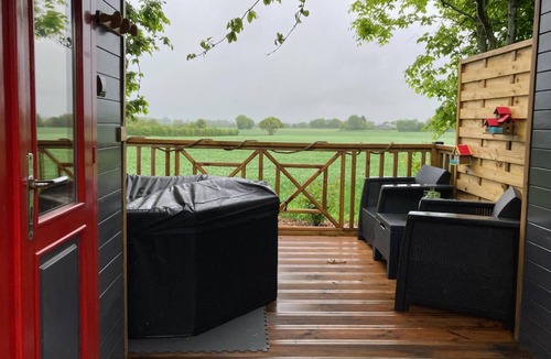 Gommenec'h House | 1 bedroom nice (sta)caravan in Gommenec h