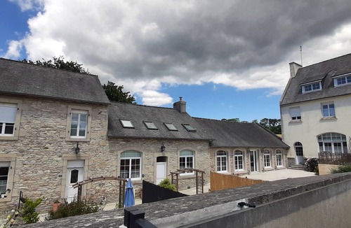 Ploneour-Lanvern Apartment | 14 bis RDC de Maison Avec Terrasse Privative, Jardin et Salle Commun
