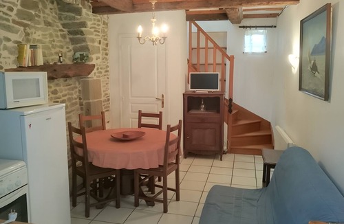 Bacilly House | 17th-Century Holiday Home 'Le Grand Saunier-Baie Mt St-Michel' with Wi-Fi and Air Conditioning