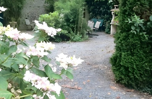 Bacilly House | 17th-Century Holiday Home 'Le Grand Saunier-Baie Mt St-Michel' with Wi-Fi and Air Conditioning