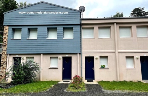 Saint-Pair-sur-Mer House | 2* 4-person gîte in 5 ha private park, 400 m from Jullouville beach