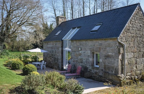 Ploubezre House | 2 bedroom accommodation in Lannion