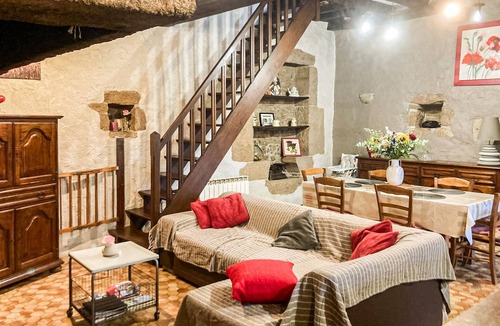 Parigne House | 2 bedroom pet friendly home in Parigné