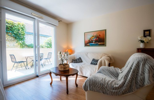 Coeur de Nacre Apartment | 2-Bedroom Seaside Apartment with Balcony and Wi-Fi