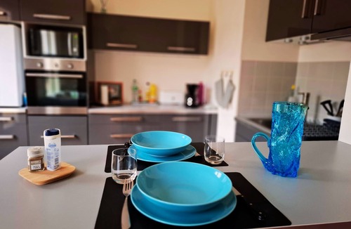 Saint-Cyr-l'Ecole Apartment | 2-person studio with secure parking near Versailles, Paris