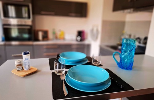 Saint-Cyr-l'Ecole Apartment | 2-person studio with secure parking near Versailles, Paris