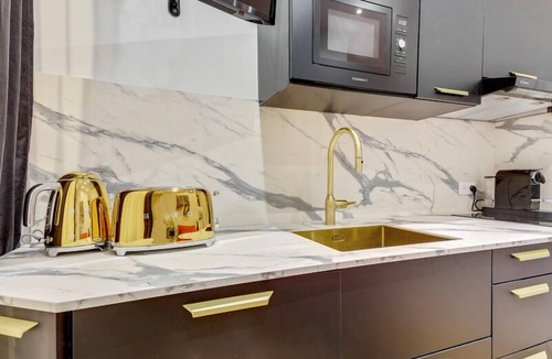 Quartier Sainte-Avoye Apartment | 211 Suite Yves Saint Laurent - Superb apartment