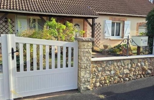Parigne-lʼEveque House | 24h du Mans - House sleeps 6 near the circuit