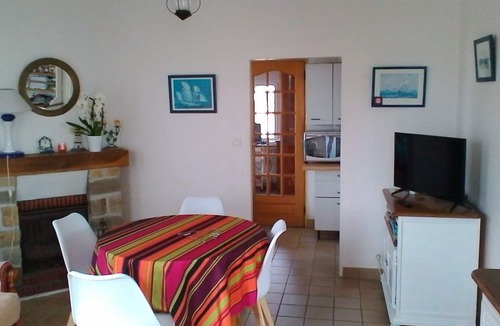 Agon-Coutainville Cottage | 2nd line house 10 meters from the sea-free wifi