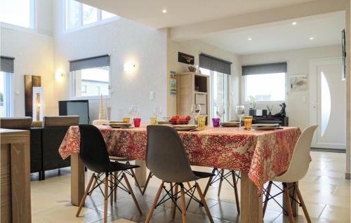 Saint-Germain-sur-Ay House | 3 Bedroom Cozy Home In Stgermainay-Plage