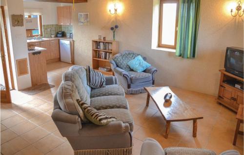 Noyant-Villages House | 3 Bedroom Gorgeous Home In Parcay Les Pins