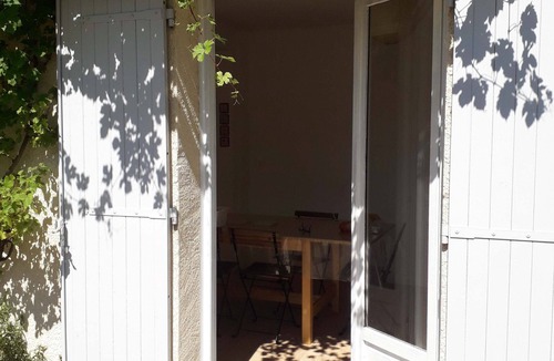 Bernieres-sur-Mer House | 3 bedroom house for 6 people 8 minutes walk from the beach