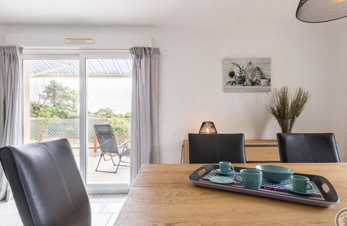 Gouville-sur-Mer Cottage | 3-bedroom house, near beach, pets allowed, parking