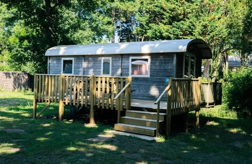 Guerande Cabin | 3-Room Travel Trailer for 4 People