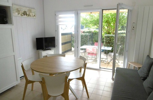 Damgan Apartment | 4 person beachfront apartment in seaside resort