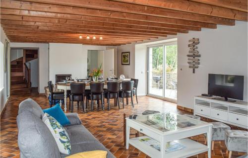 Plouezec House | 6 Bedroom Awesome Home In Plouézec