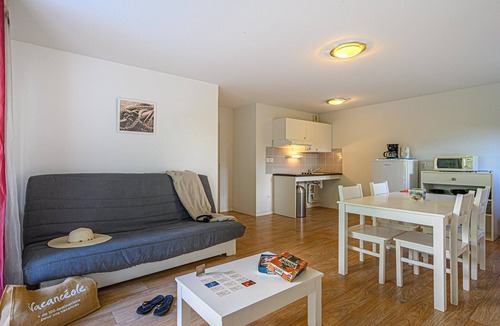 Plescop Apartment | 6-Guest Spacious Apartment in Vannes