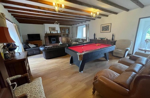 Feugeres House | 6Bed-Sleeps12-GroupRetreat-YogaStudio-PetFriendly