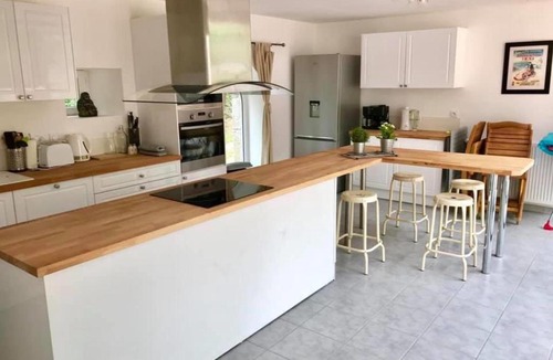 Feugeres House | 6Bed-Sleeps12-GroupRetreat-YogaStudio-PetFriendly