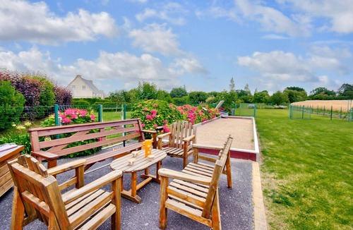 Erquy Apartment | 850m from the beach, flat for 5 with garden