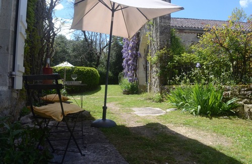 Serignac Apartment | 90m2 first floor appt in historic estate