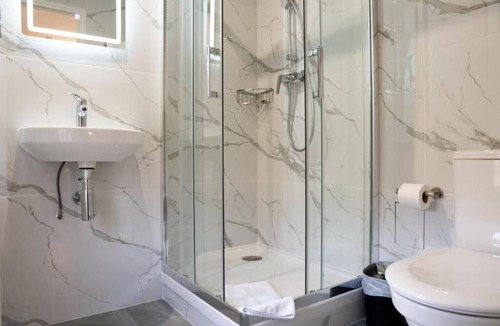 Issy-les-Moulineaux Hotel | Aéro Club