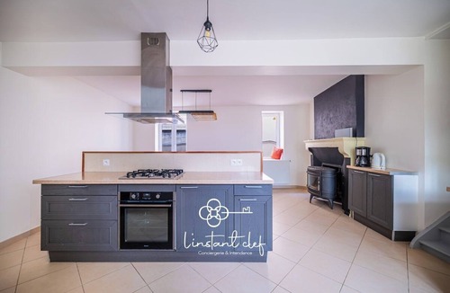 Parigne-lʼEveque House | A bucolic charm, a garden, and a cozy mezzanine