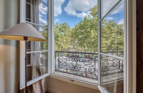 Quartier de la Monnaie Apartment | A classic St Germain luxury-Step into a world of unparalleled Parisian opulence