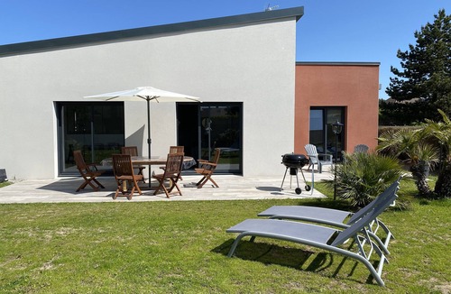 Pirou House | A comfortable gîte 300 metres from the beach, relaxation and leisure activities at your fingertips