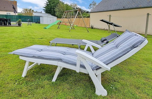 Gouville-sur-Mer House | A few kilometers from the beach, this bright and spacious cottage welcomes you.