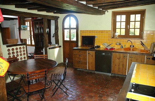 Happonvilliers House | A house 120 km from Paris, surrounded by fields, with its own enclosed garden
