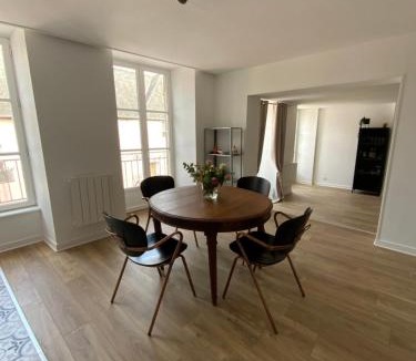 Antrain Apartment | A la croisée des chemins