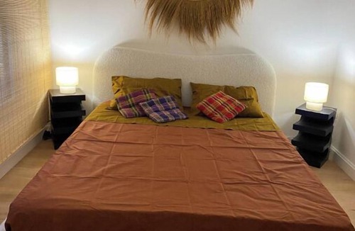 Quartier du Pont-de-Flandre Cabin | A rare gem: a green oasis in Paris—exotic and refined