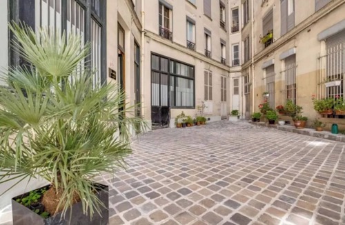 Saint-Vincent-de-Paul Apartment | A SPACIOUS & INVITING HOME AWAY FROM HOME IN PARIS