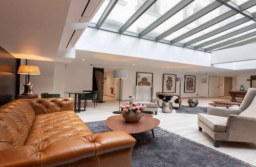 Faubourg-du-Roule Apartment | A STRIKIING & A STYLISH 6TH FLOOR CHIC PAD WITH SWEEPING VISTAS-CHAMPS ELYSEES