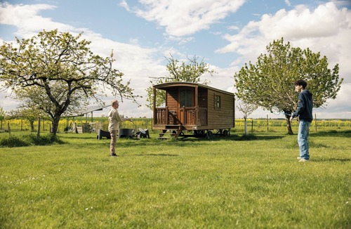 Oucques Cabin | A trailer in the heart of nature, surrounded by its animals