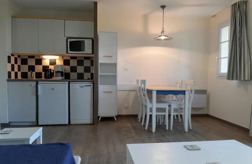 Fouesnant Apartment | A07- Apt PMR 4 à 5 pers, sea view, beach, pool