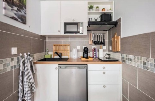 Treclun Apartment | A39 Exit No. 5 Studio: Quiet/Relaxing/Safe. Parking, Wi-Fi. No, accessible to people with disabilities
