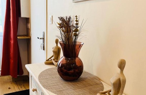 Falaise Apartment | Abelia YourHostHelper