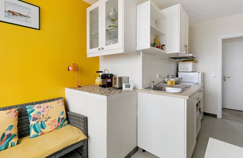 Batz-sur-Mer Apartment | Ajoncs Apartment – Seafront Terrace, Parking, Côte Sauvage