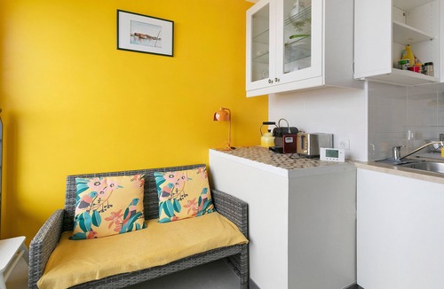 Batz-sur-Mer Apartment | Ajoncs Apartment – Seafront Terrace, Parking, Côte Sauvage